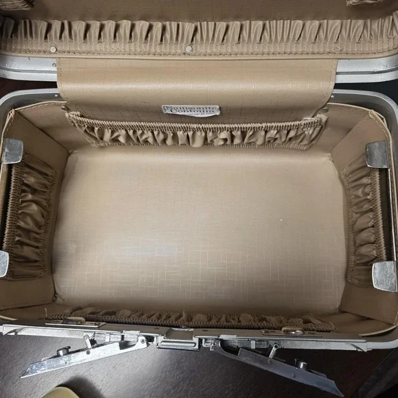 Samsonite Contoura Train Makeup Case Hardshell White Cream Pouch Lining Tray GUC - Picture 8 of 11